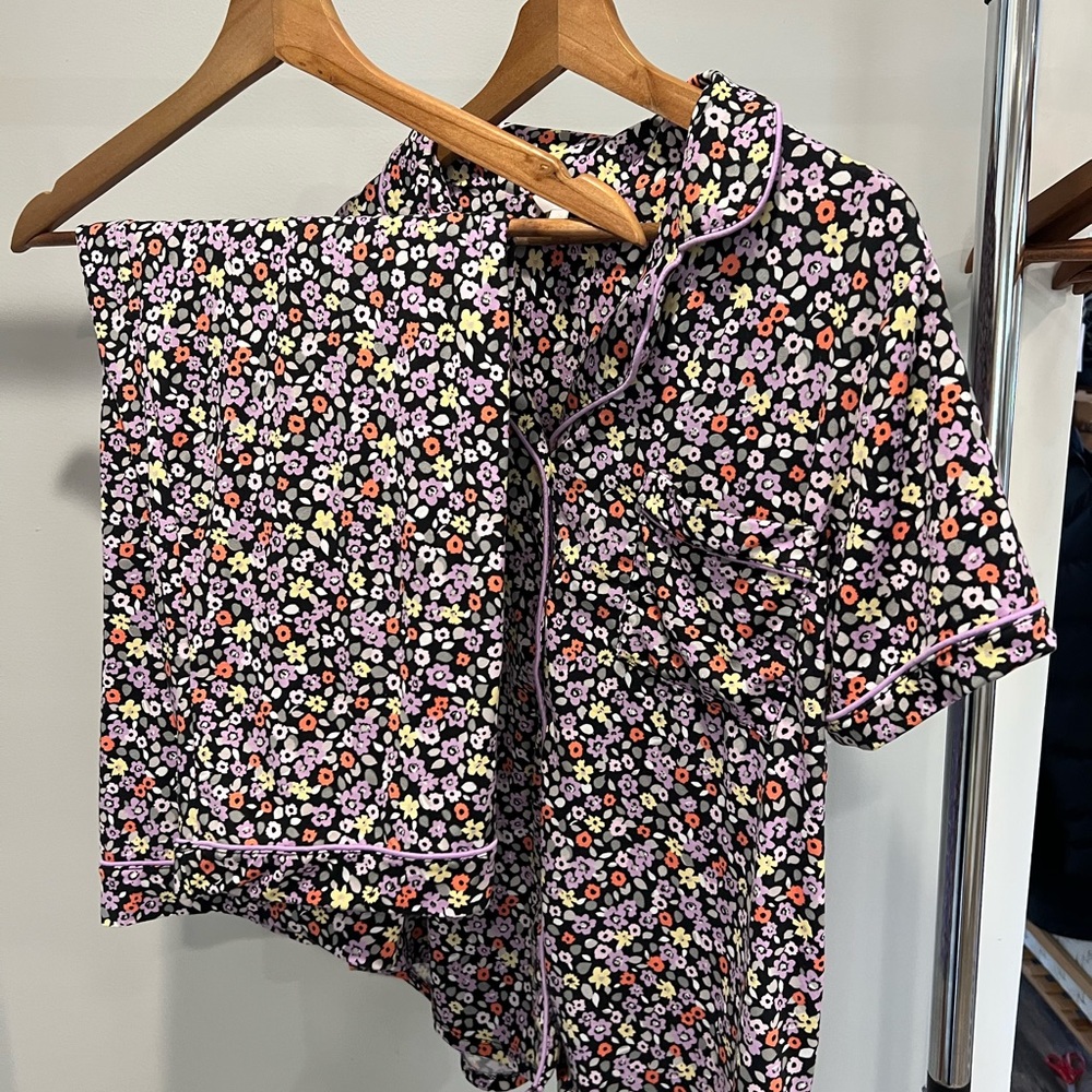 Pajama Set L (12-14). Flowers. Collard. Soft barely used.